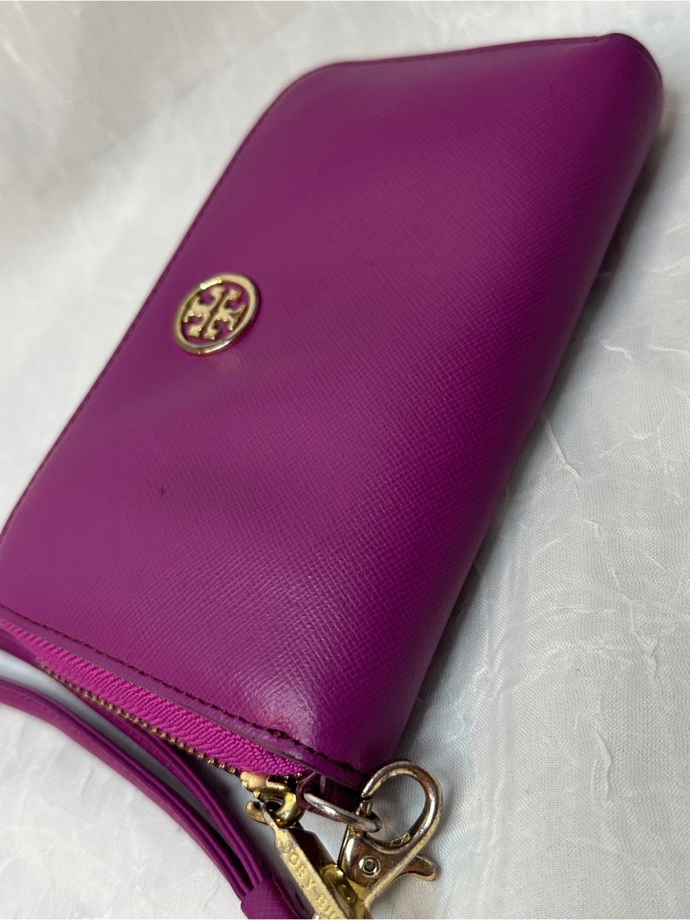 Tory Burch Purple Leather Zip Wristlet with Gold Logo Zip Around W/ Strap - Picture 3 of 10